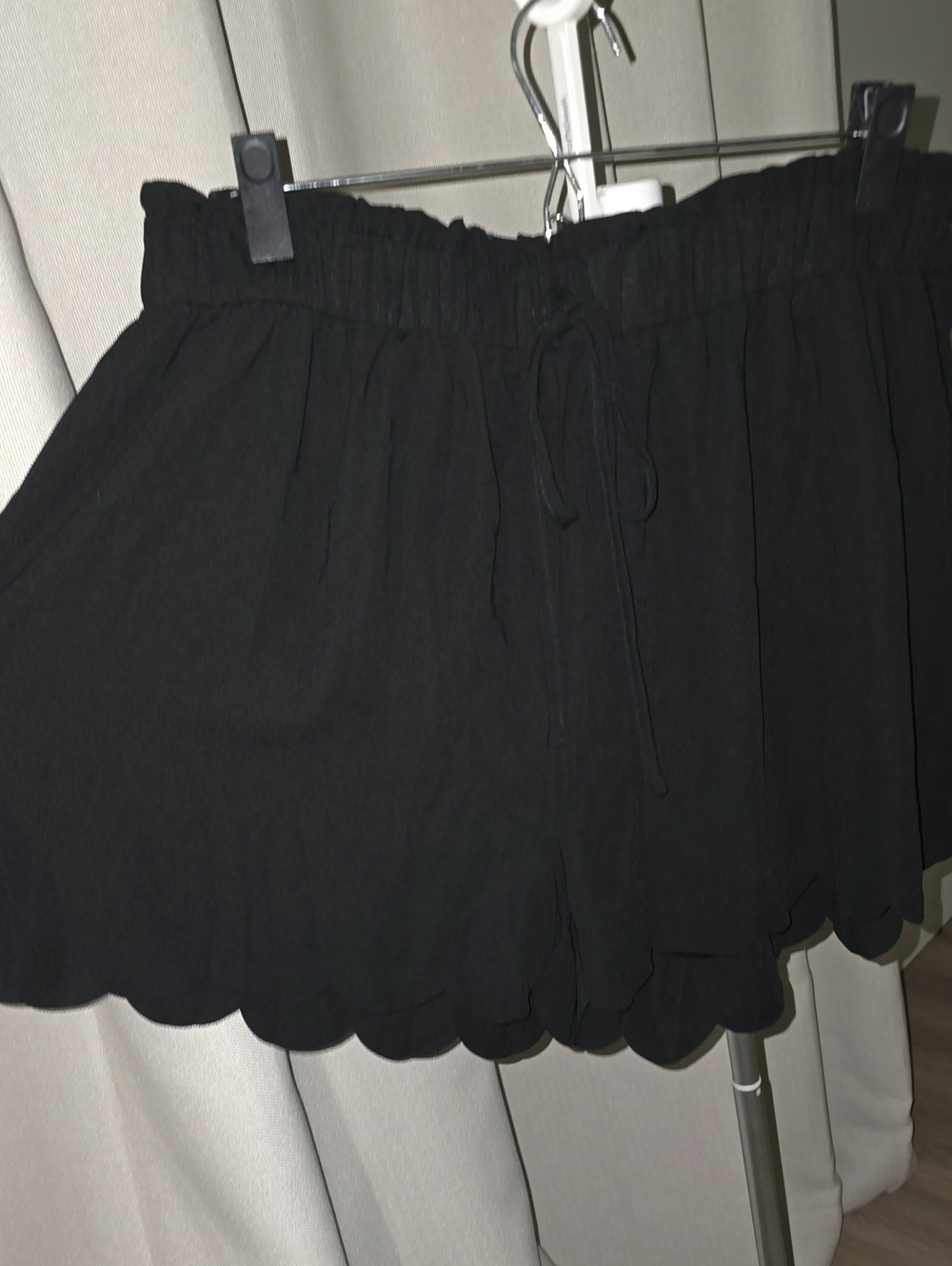 SHEIN Women's Black Scallop Hem Pull-On Shorts